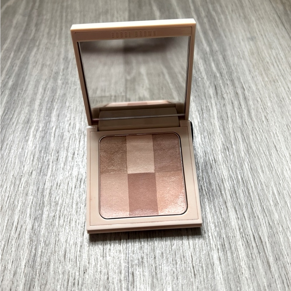 Bobbi Brown Nude Finish Illuminating Powder- Buff